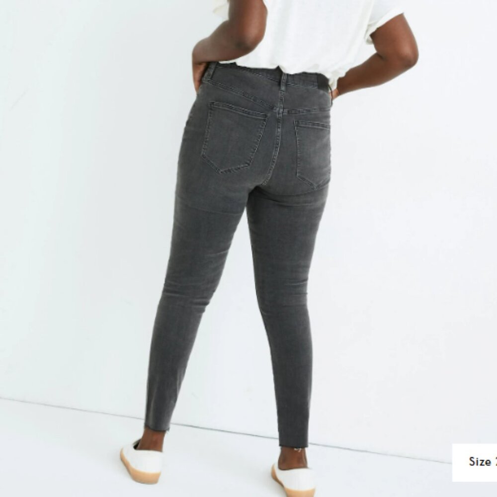 Curvy High-Rise Skinny Jeans in Black Sea - Picture 3 of 4
